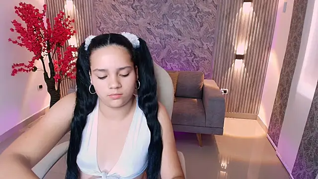 Snapshot of karlie_small chatting on September 2025 07:37:01 PM karlie small online show from September 2025 07:37:01 PM