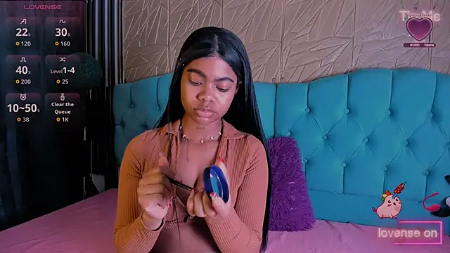 Luna Colinns online show from September 2025 12:19:01 PM