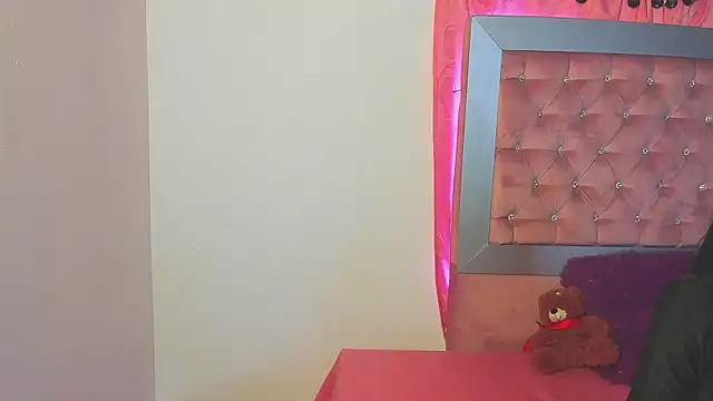 Luna Colinns online show from October 2025 12:48:02 PM