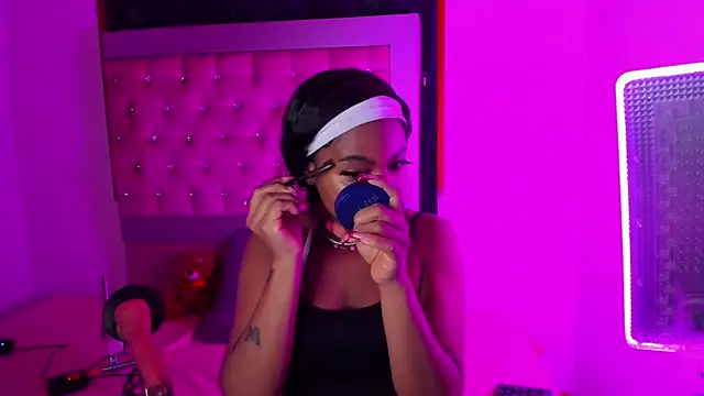 Luna Colinns online show from October 2025 12:16:01 PM