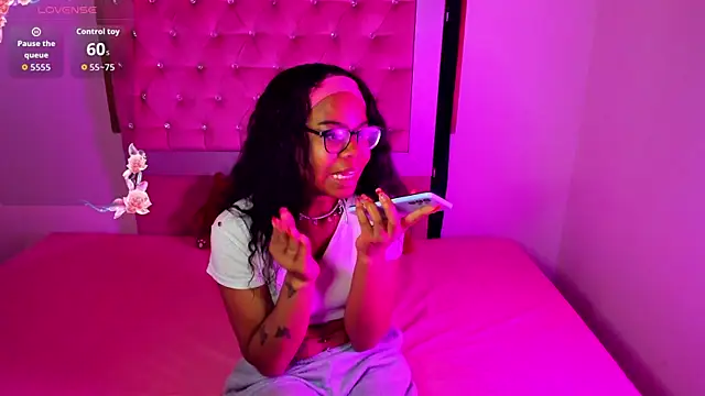 Luna Colinns online show from October 2025 12:06:02 PM