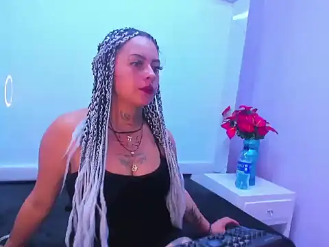 Soffy Thopmson online show from October 2025 06:52:01 PM