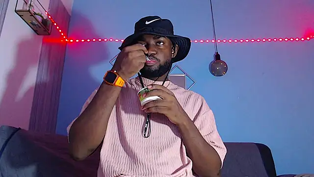 Snapshot of eebony_stallion chatting on March 2026 03:00:02 AM eebony stallion online show from March 2026 03:00:02 AM