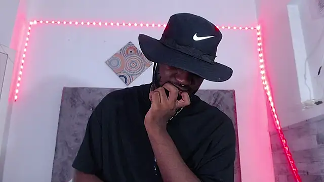 Snapshot of eebony_stallion chatting on April 2026 06:19:01 PM eebony stallion online show from April 2026 06:19:01 PM