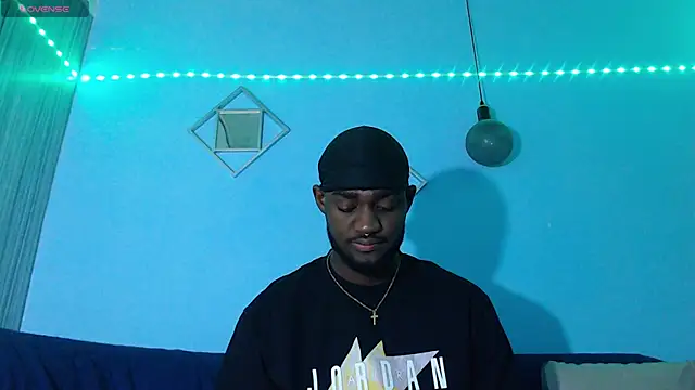 Snapshot of eebony_stallion chatting on April 2026 03:21:01 AM eebony stallion online show from April 2026 03:21:01 AM