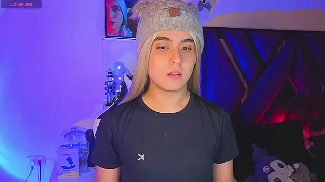 Snapshot of derek_greyy_ chatting on November 2025 10:53:02 PM derek greyy online show from November 2025 10:53:02 PM