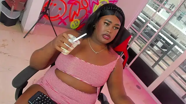 Snapshot of _EvaRouse chatting on October 2025 02:48:01 PM EvaRouse online show from October 2025 02:48:01 PM