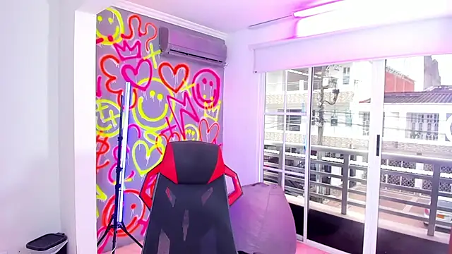 Snapshot of _EvaRouse chatting on November 2025 03:17:02 PM EvaRouse online show from November 2025 03:17:02 PM