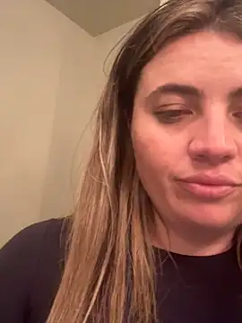 Snapshot of M1l3yD3w chatting on October 2025 02:33:01 AM M1l3yD3w online show from October 2025 02:33:01 AM