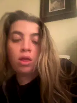 Snapshot of M1l3yD3w chatting on October 2025 01:42:02 AM M1l3yD3w online show from October 2025 01:42:02 AM