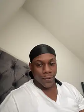 Snapshot of labishyoung25 chatting on November 2025 06:06:02 PM labishyoung25 online show from November 2025 06:06:02 PM