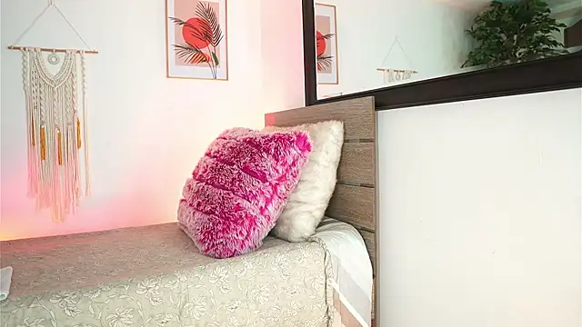 melissa laurent  online show from September 2025 12:27:02 PM