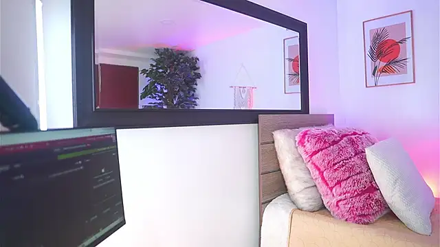 melissa laurent  online show from November 2025 12:28:01 PM