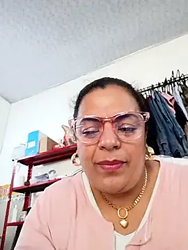 Snapshot of Mia-Glow chatting on October 2025 02:01:01 PM Mia-Glow online show from October 2025 02:01:01 PM