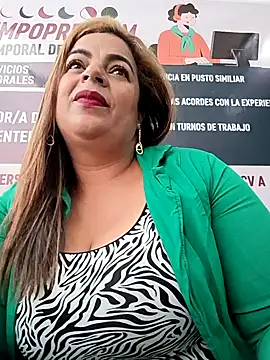 Snapshot of Mia-Glow chatting on November 2025 12:15:02 PM Mia-Glow online show from November 2025 12:15:02 PM