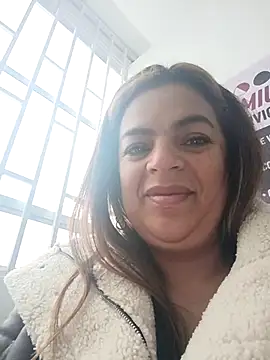 Snapshot of Mia-Glow chatting on November 2025 12:04:01 PM Mia-Glow online show from November 2025 12:04:01 PM