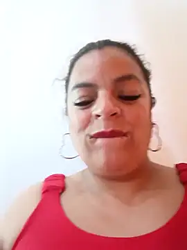 Snapshot of Mia-Glow chatting on December 2025 07:53:02 PM Mia-Glow online show from December 2025 07:53:02 PM