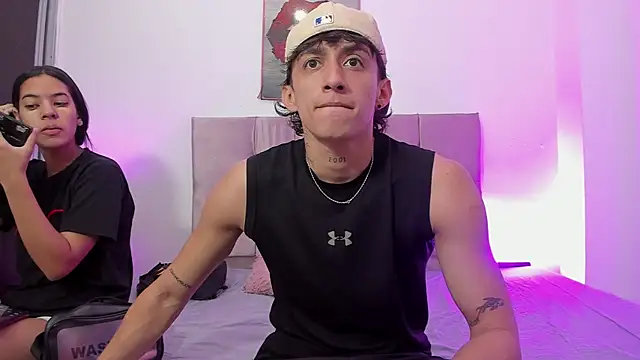 Snapshot of AndretiiAndCamila chatting on September 2025 12:39:01 PM AndretiiAndCamila online show from September 2025 12:39:01 PM