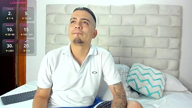 OwenStonne  online show from September 2025 07:13:02 PM