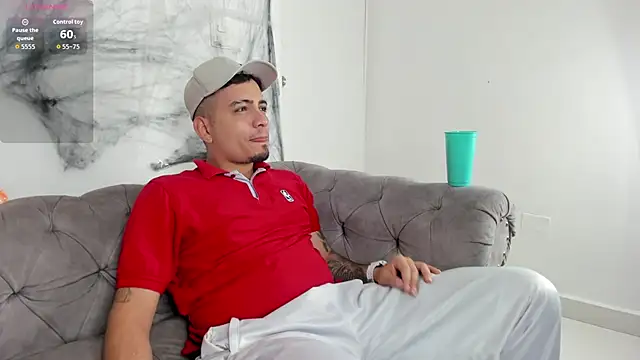 OwenStonne  online show from October 2025 04:15:01 AM