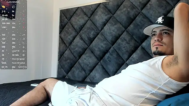 OwenStonne  online show from November 2025 12:56:01 PM