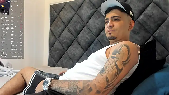 OwenStonne  online show from November 2025 01:06:02 PM