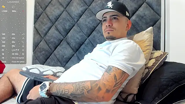 OwenStonne  online show from November 2025 11:47:01 AM