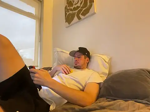 shyandchilling online show from October 2025 05:10:02 PM