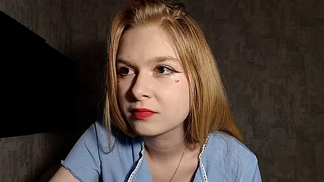 Snapshot of LiaVibes chatting on October 2025 07:53:02 AM LiaVibes online show from October 2025 07:53:02 AM