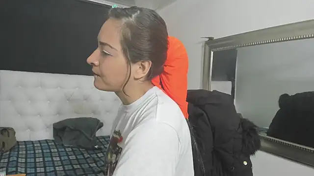 Snapshot of evelynesex chatting on October 2025 02:11:02 AM evelynesex online show from October 2025 02:11:02 AM