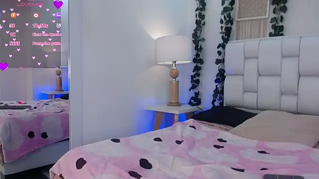 Tiffanygh  online show from December 2025 07:33:02 PM