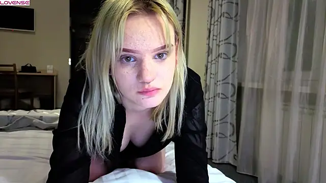 Snapshot of Elieiza_xo chatting on May 2026 05:20:01 PM Elieiza xo online show from May 2026 05:20:01 PM