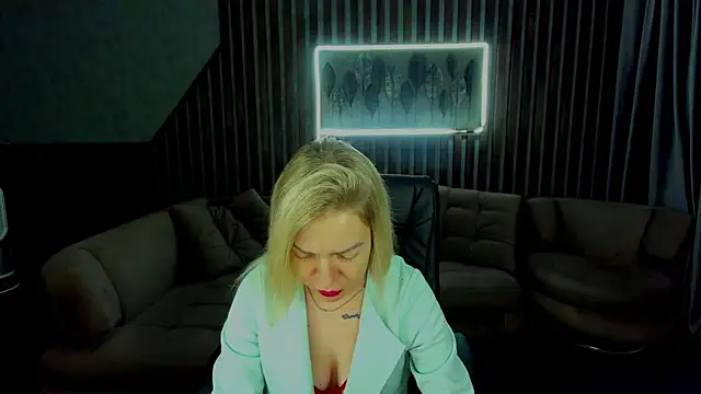 Anna Snows online show from October 2025 05:17:02 AM