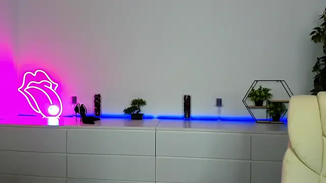 Anna Snows online show from November 2025 06:38:02 AM