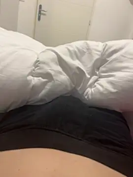 Snapshot of enzoyoungbisex chatting on February 2026 08:38:02 PM enzoyoungbisex online show from February 2026 08:38:02 PM