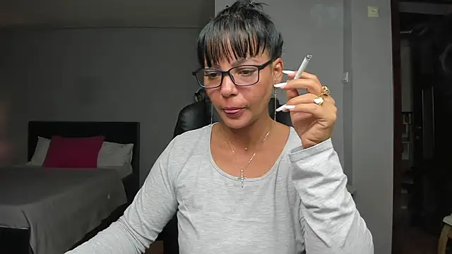 Snapshot of Ella_sweety00 chatting on November 2025 10:45:01 PM Ella sweety00 online show from November 2025 10:45:01 PM