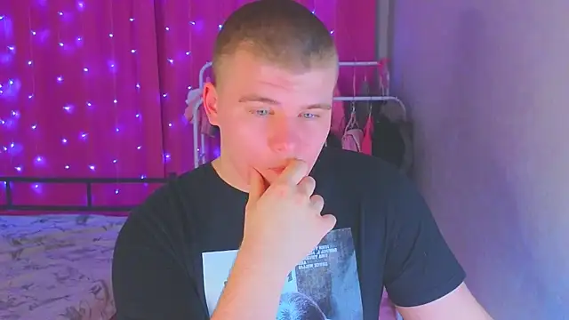 kittenmurr online show from February 2026 09:13:02 PM