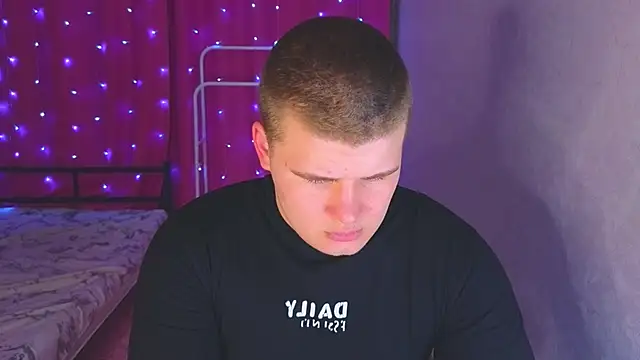 kittenmurr online show from April 2026 08:20:02 PM