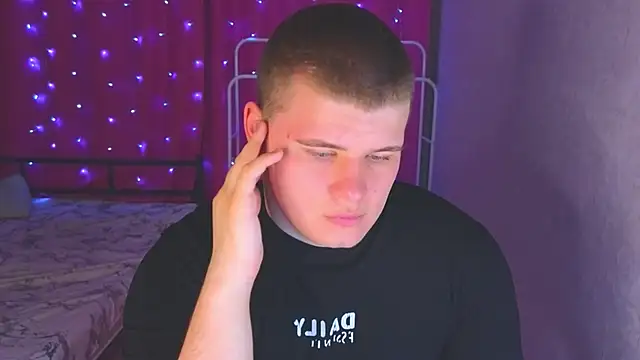 kittenmurr online show from April 2026 09:39:33 PM