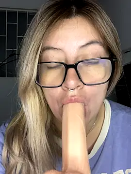 Snapshot of Blair_Bunnyy chatting on October 2025 04:31:02 AM Blair Bunnyy online show from October 2025 04:31:02 AM