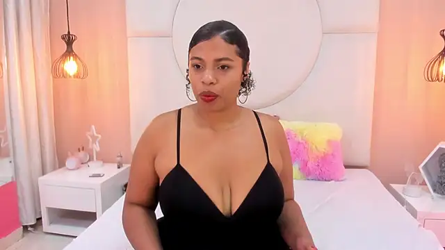 Snapshot of Laila_Cairo chatting on November 2025 12:49:02 PM Laila Cairo online show from November 2025 12:49:02 PM