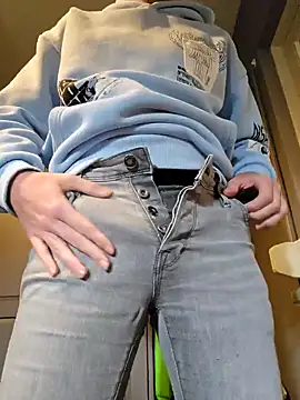 Trekkerboi online show from October 2025 02:01:02 PM