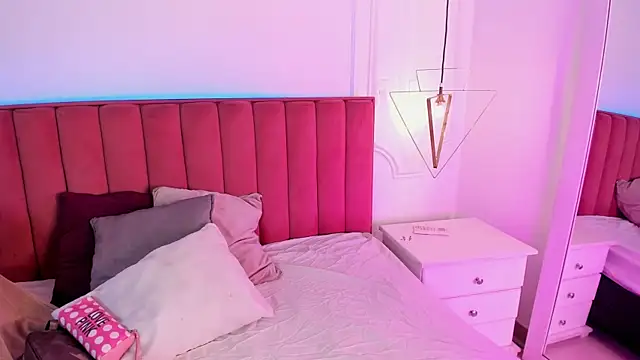 Tessa Sinclaire online show from April 2026 08:34:02 PM