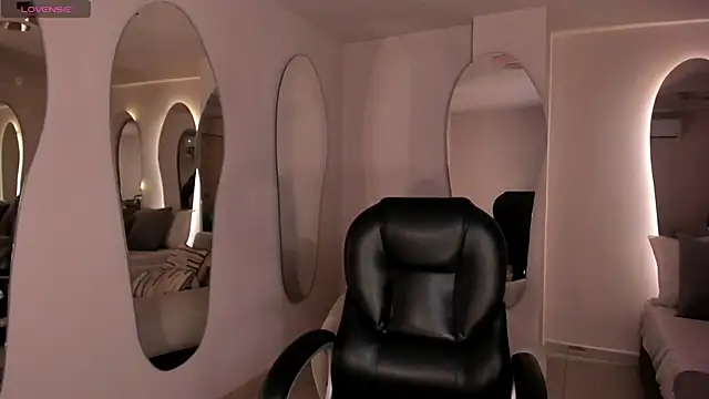 Snapshot of AmberColors_ chatting on November 2025 07:18:02 PM AmberColors online show from November 2025 07:18:02 PM