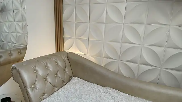 Lily rousee  online show from April 2026 12:43:01 PM