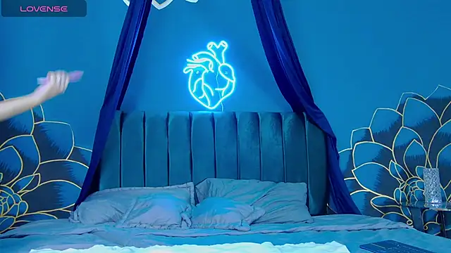 Maylu Fox online show from October 2025 04:33:02 AM