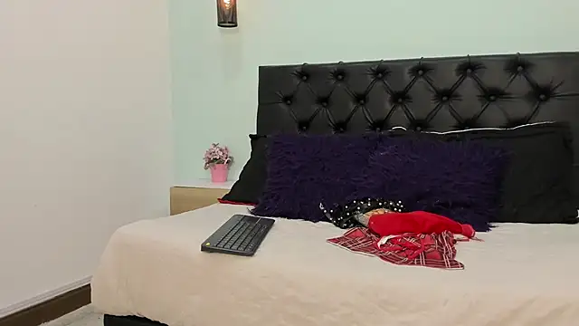 Marianee Rousse online show from November 2025 10:19:02 PM