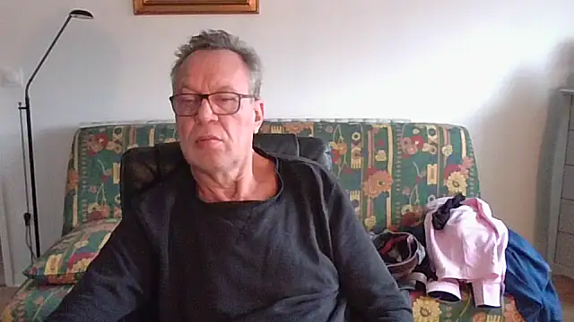 Snapshot of cqhd76 chatting on December 2025 09:29:01 AM cqhd76 online show from December 2025 09:29:01 AM