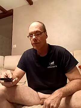 Snapshot of VOSGIEN87 chatting on April 2026 08:17:01 PM VOSGIEN87 online show from April 2026 08:17:01 PM