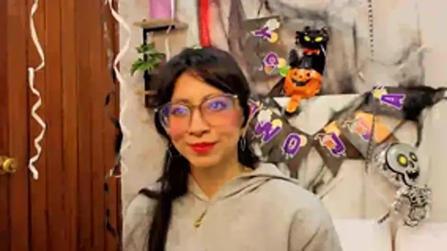 Snapshot of VioletxBloom chatting on October 2025 08:41:02 PM VioletxBloom online show from October 2025 08:41:02 PM